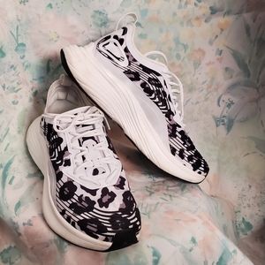 APL Streamline White/black Leopard size 7